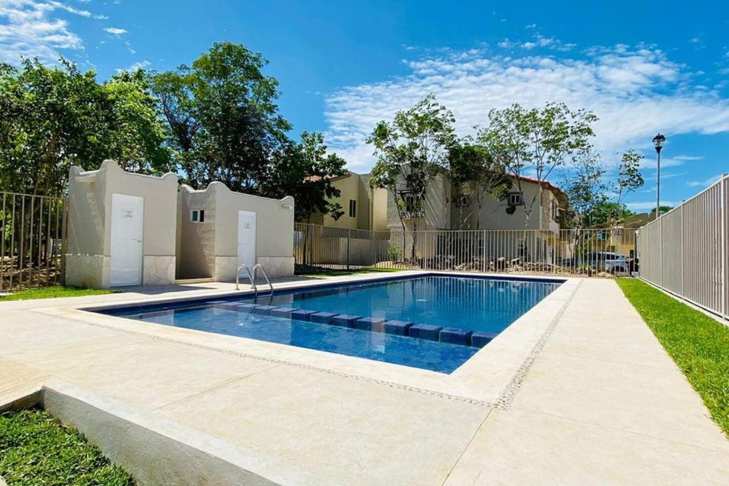 Casa con Alberca y Seguridad Garantizada - 1