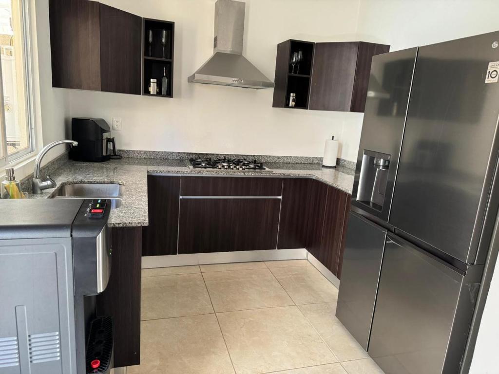 Casa con Alberca y Seguridad Garantizada - 4
