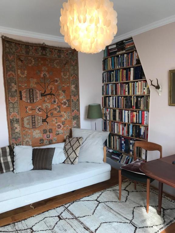 Cozy Montmartre apartment with views over rooftops - 2