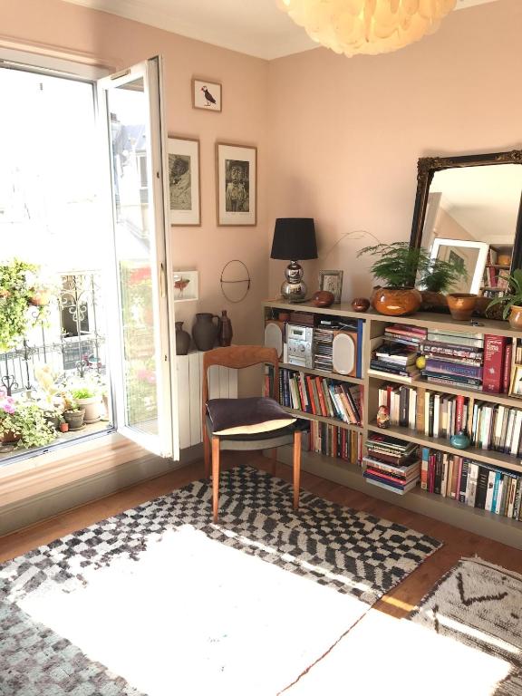 Cozy Montmartre apartment with views over rooftops - 3