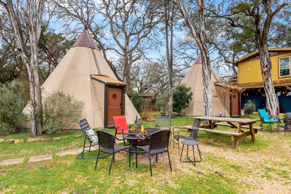 Sweet Grass - Tipi 1, New Braunfels