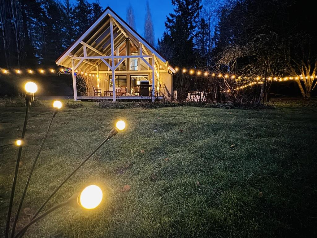 House with hot tub on over 2 acres, Freeland