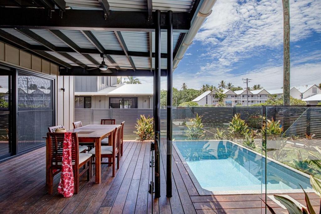 Maisie, Mission Beach