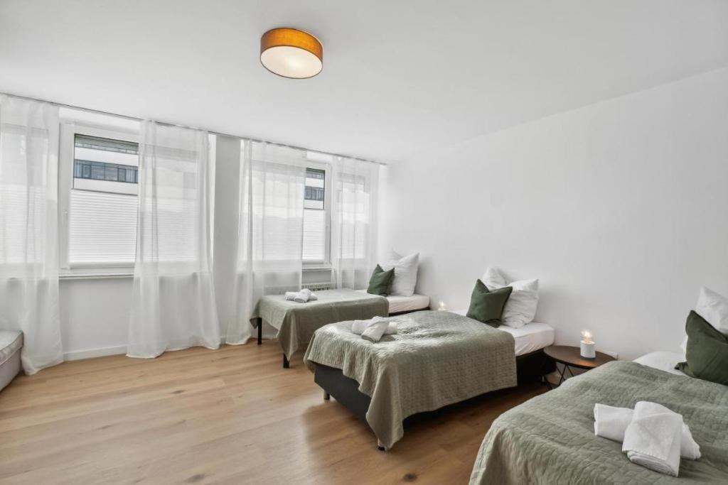 CREW BEDS - APARTMENT in Wolfsburg for 5 People - 70m2, 2x Bedroom, 5x Single Bed, Free Kaffee, WiFi & Parking - 24h CHECK IN #WOB04, Wolfsburg