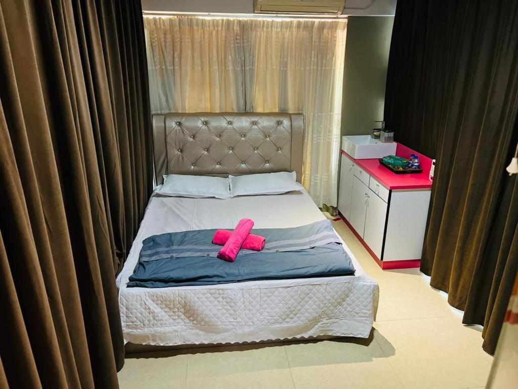 Standard Queen room with shared bathroom by MyPOCKETT, Kuala Terengganu