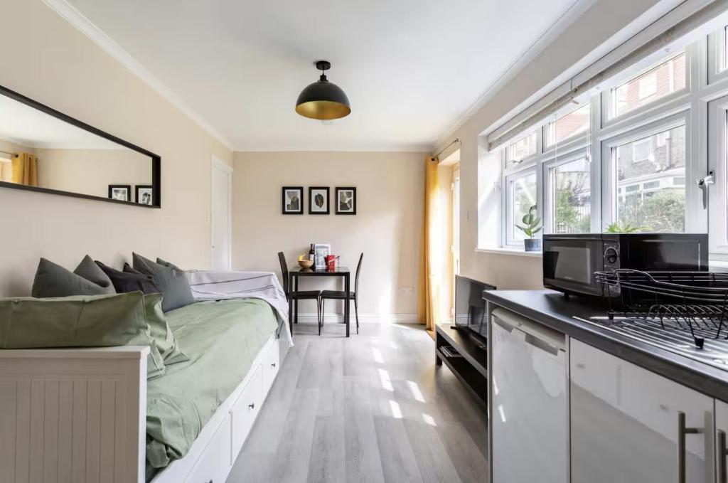 One bedroom apartment in East Barnet Village, Londres