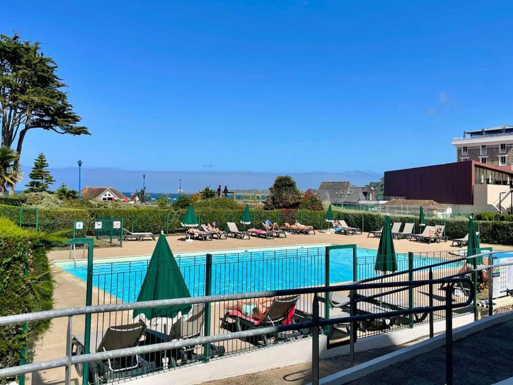 Appartement 3 étoiles avec piscine chauffée, à 50m de la plage de Trestraou, Perros-Guirec - FR-1-542-49 - 4