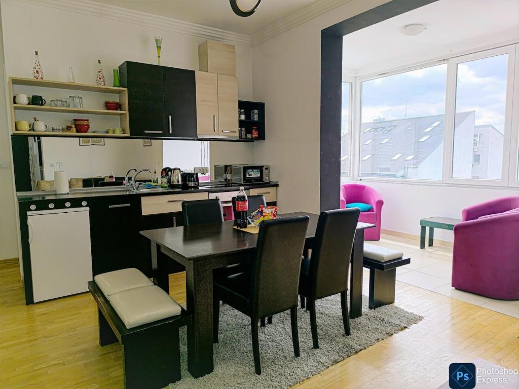 12 Beds 4 Baths 2 Renovated Apts 2nd & 3rd Flr - 5