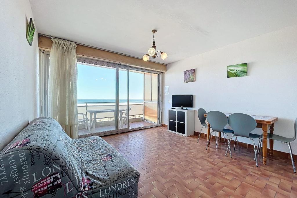 Charming T2 with terrace on the seafront, Port-la-Nouvelle