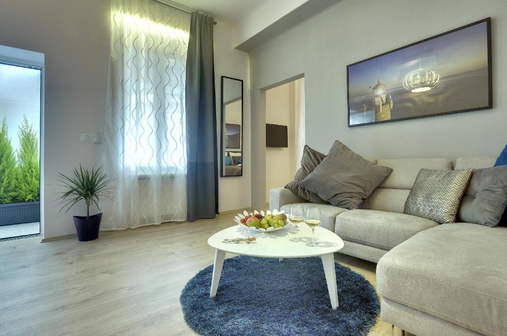D&A Center Apartments with FREE Parking photo
