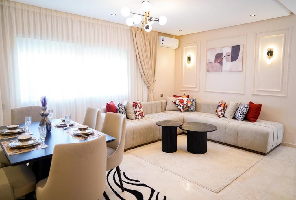 Charming 2 Bedroom Casavoyageur, Casablanca