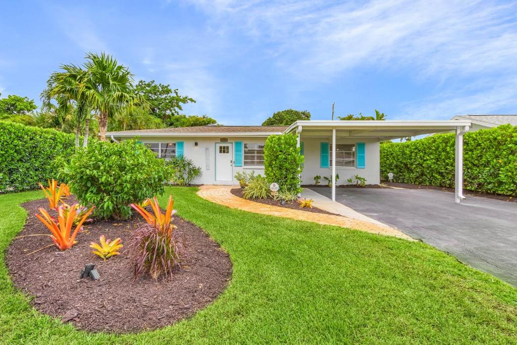 Naples Oasis SwimSpa Tiki Bar Arcade and Fire Pit By Vacation Your Way, Naples