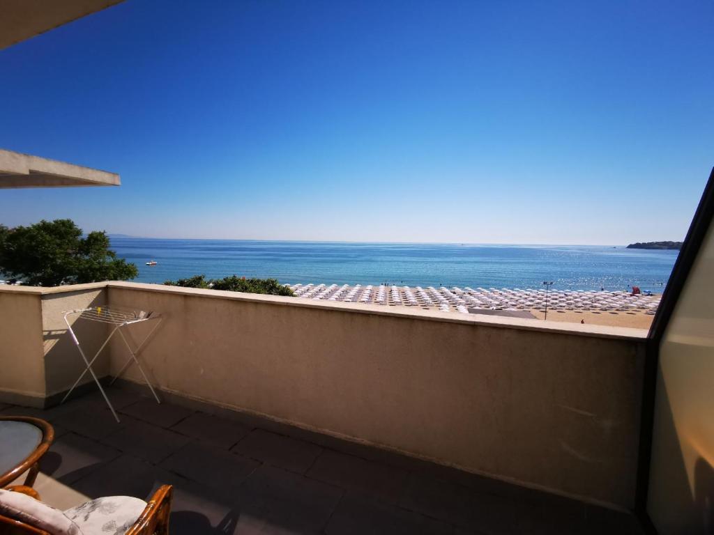 Апартаменти Азур (Azur Apartments)