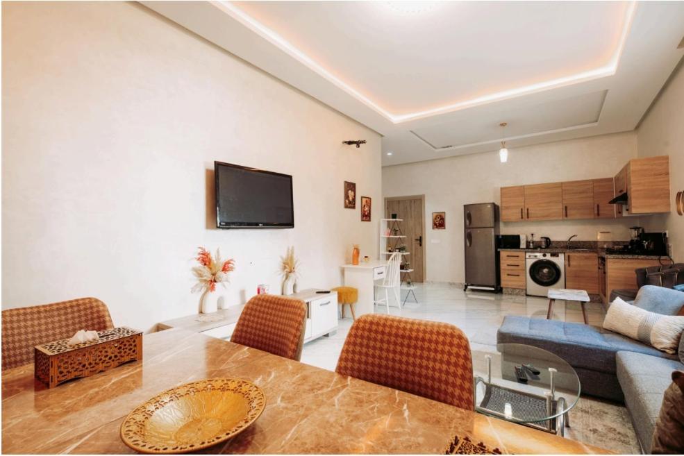 Premium Romantic 1 Bedroom & Living Room with Swimming pool & Garden view, Casablanca