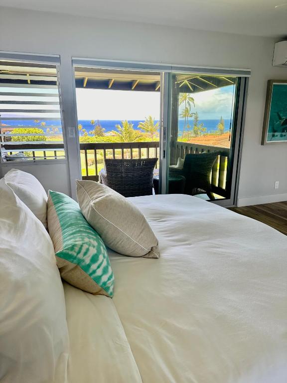 Ocean Views from Every Room 3BD 3BA, Lahaina