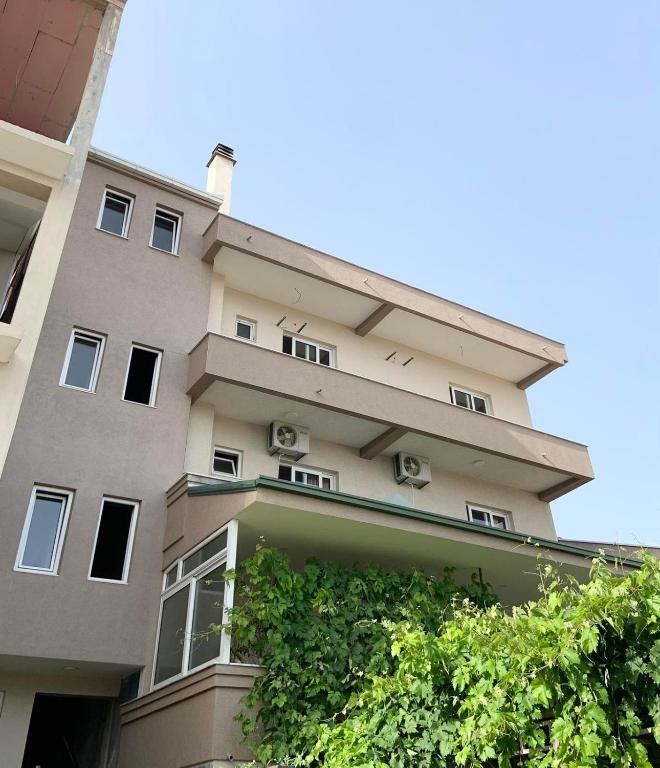 Cache Apartments - 1