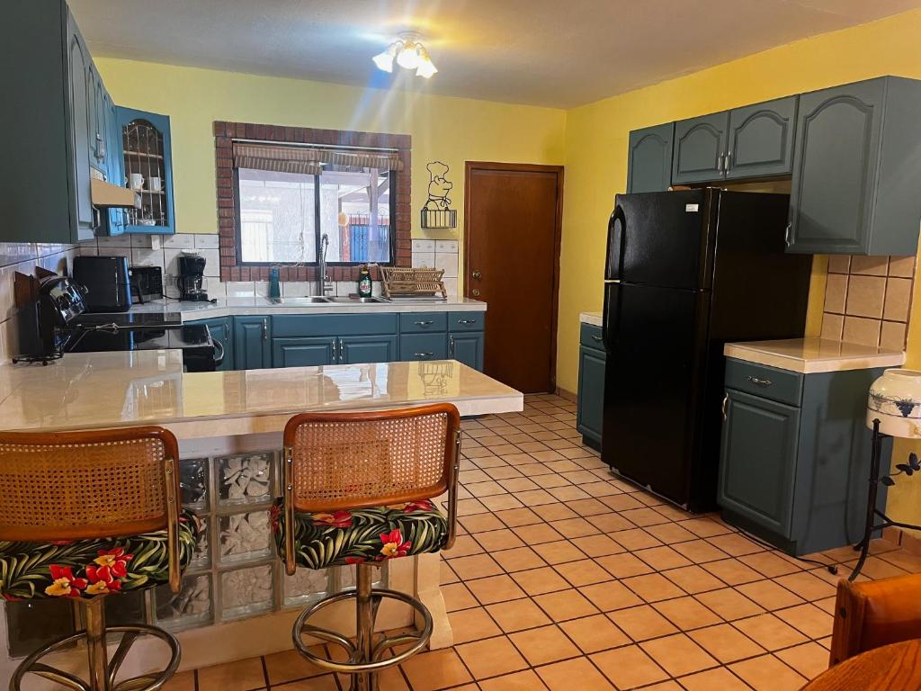 Casa de al lado - 2 bedroom house w/ bonus bunkhouse! - 3