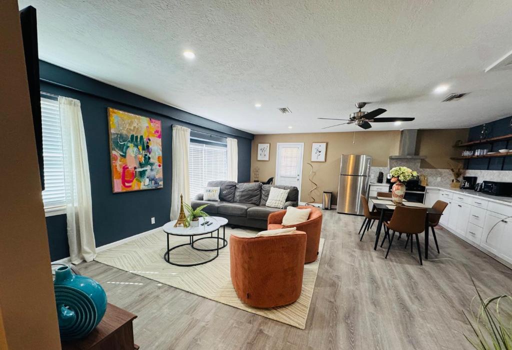 Private 2 bedroom duplex, Stafford