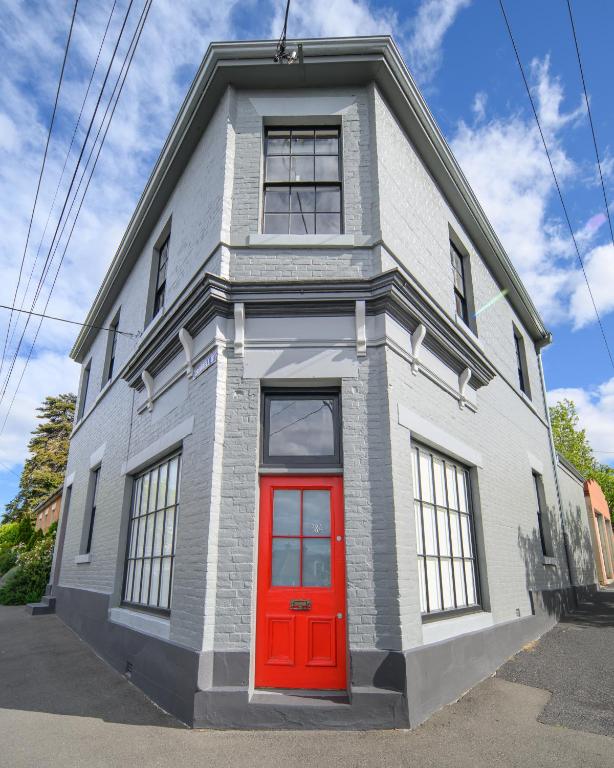 Cromwell Apartment - 3 Red Doors Battery Point, Hobart
