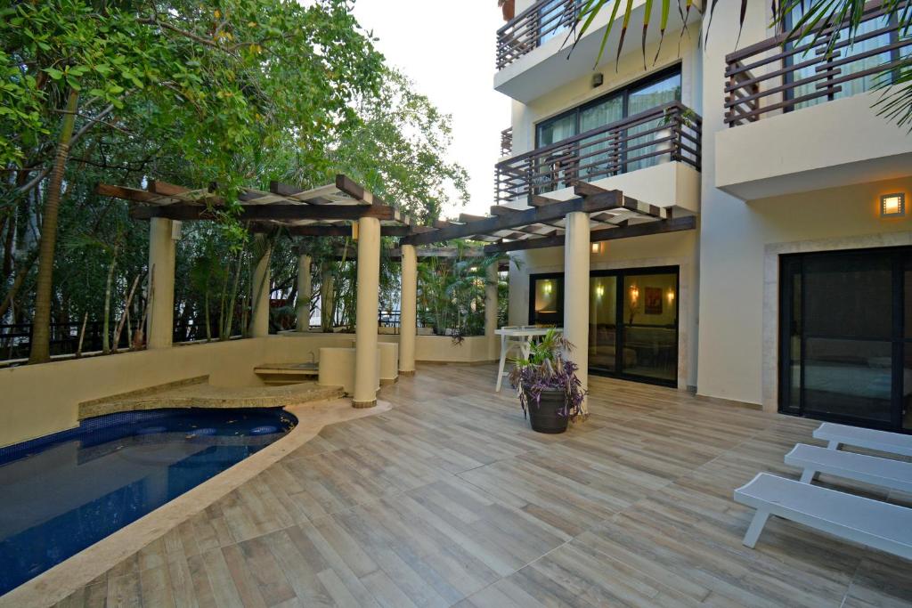 スイミングプール