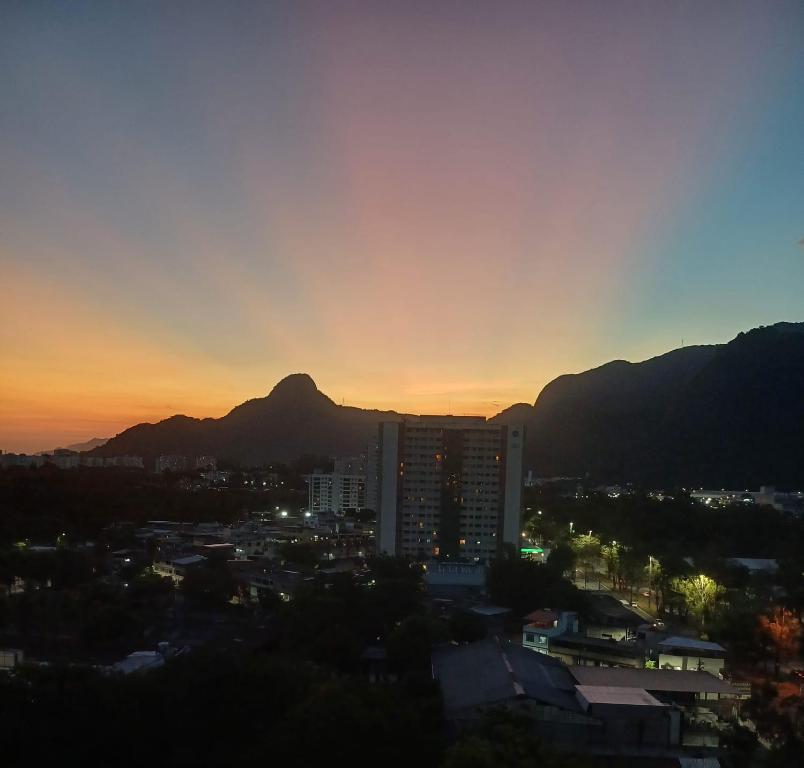 Apartamento em Jacarepaguá com varanda e vista deslumbrante, Rio de Janeiro