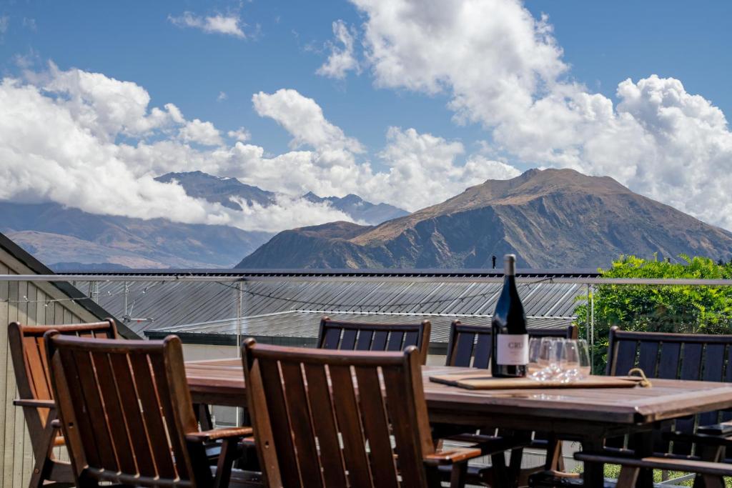 Peak Retreat - Wanaka Holiday Home, Wanaka