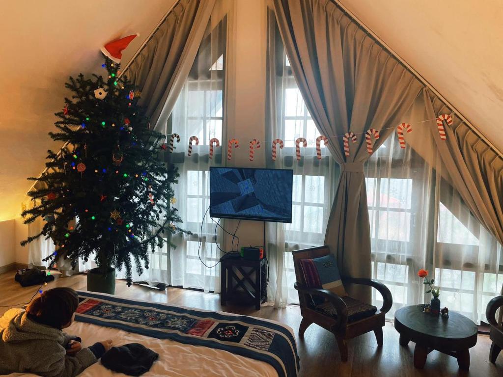 Shared lounge/TV area