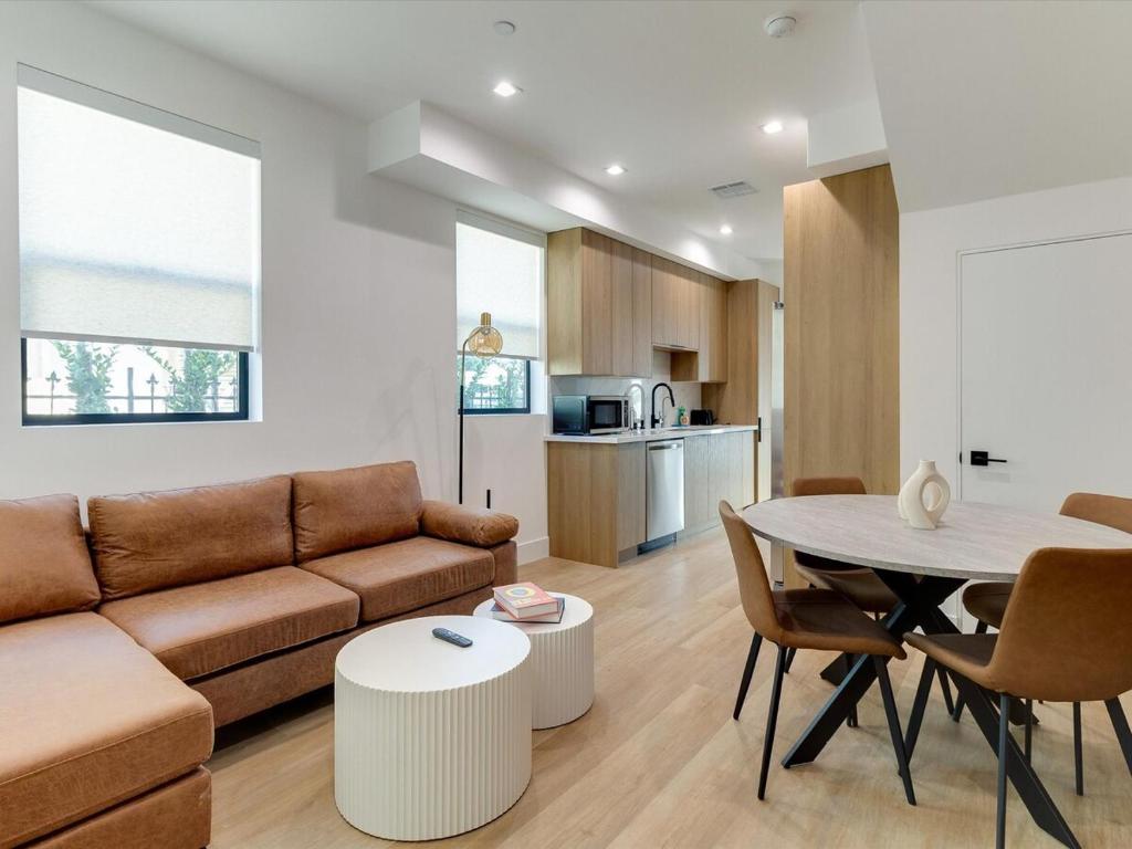 Modern Luxe Retreat Two-Bedroom, Los Angeles