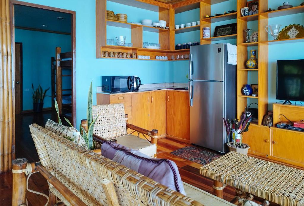 Shared lounge/TV area, Casa Nena Hotel & Resort Iloilo by RedDoorz in Iloilo