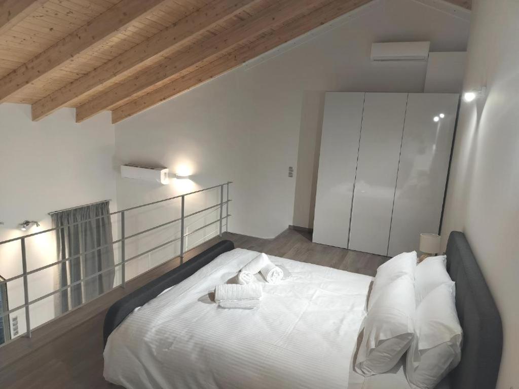 Loft Suite, Patra