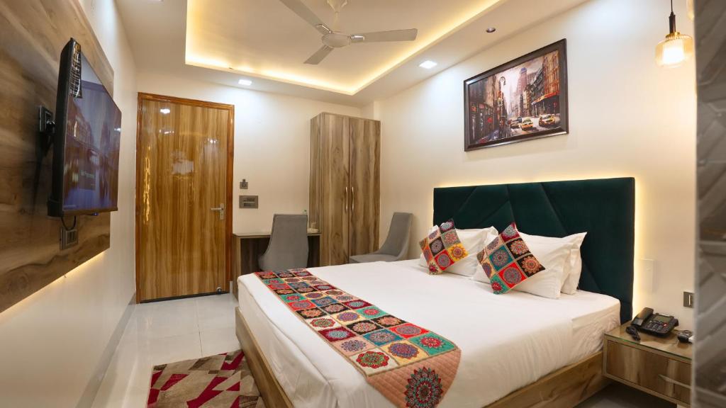 Skymax 호텔의 깔끔한 침실 이미지