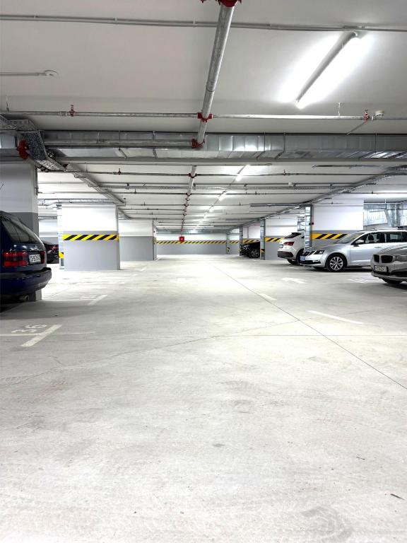 Prestige Luxury Suite - Prime Central Location - Private Garage Parking - 4