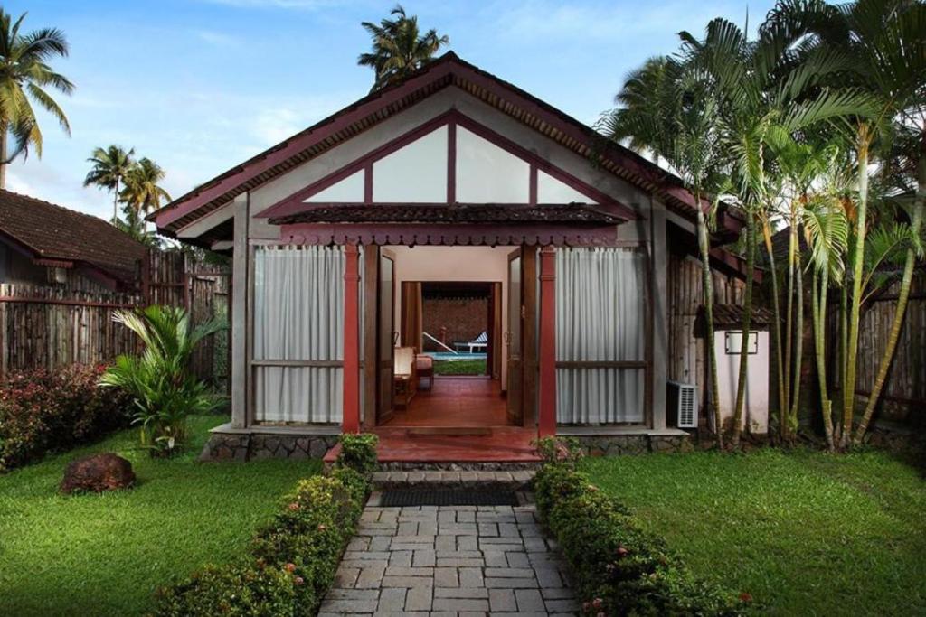 อาบัด วิสเพอริ่ง ปาล์มส์ คุมาราคม (Abad Whispering Palms Kumarakom Hotel)