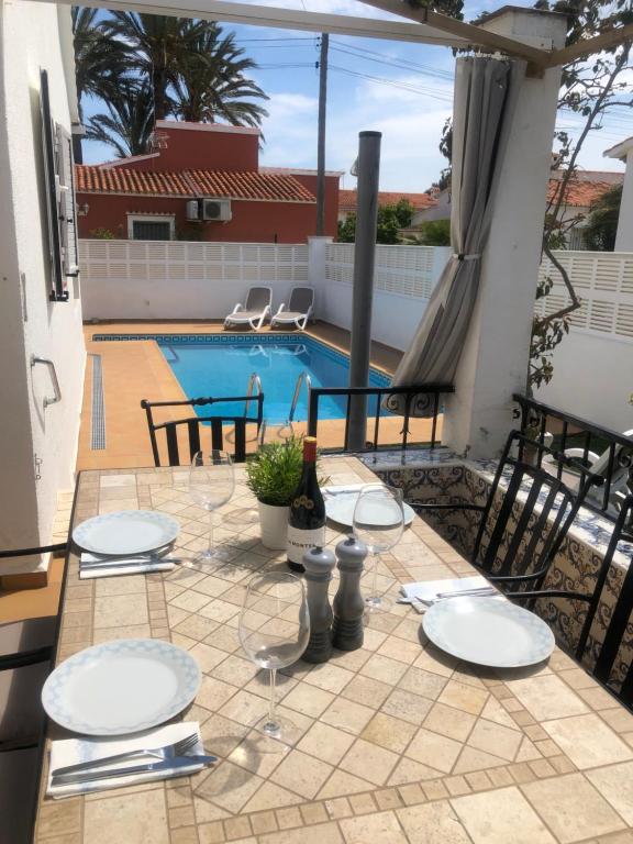 Vakantiehuis met verwarmd prive zwembad - 1