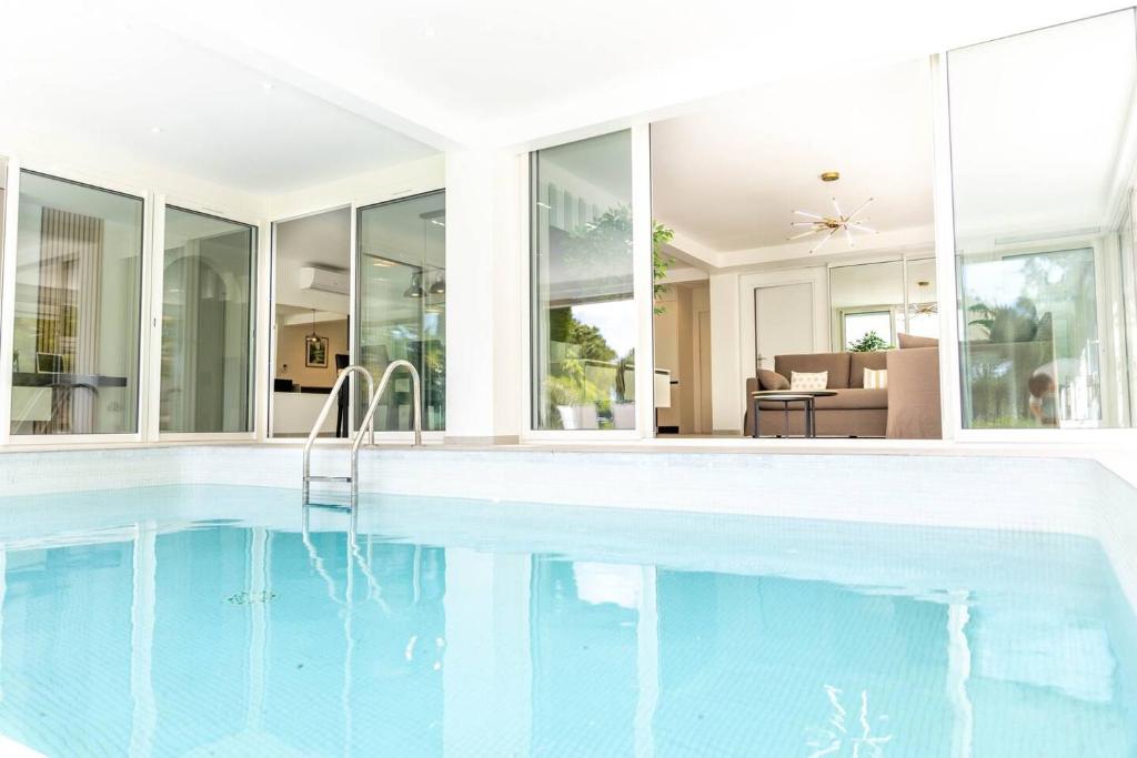 Logement de Prestige avec piscine Vue sur le Golf de la Grande Motte - 3