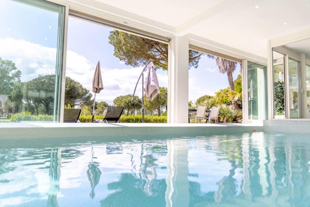 Logement de Prestige avec piscine Vue sur le Golf de la Grande Motte - 2