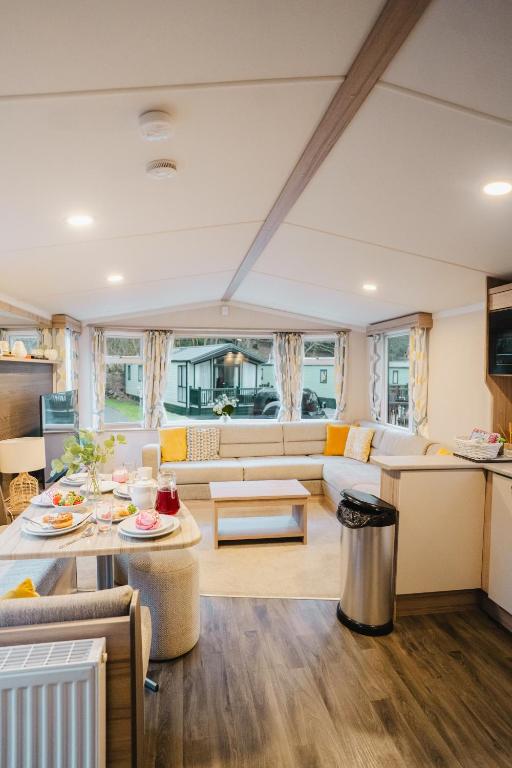 Beautiful 3bed Caravan on Windermere - on White Cross Bay Holiday Park photo 3