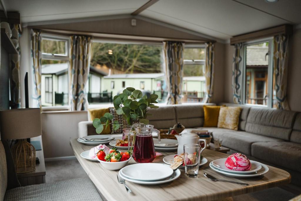 Beautiful 3bed Caravan on Windermere - on White Cross Bay Holiday Park photo 5