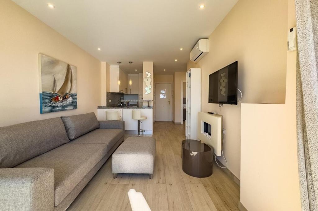 Diana 108 Frontal sea views 2 Bedrooms - 5