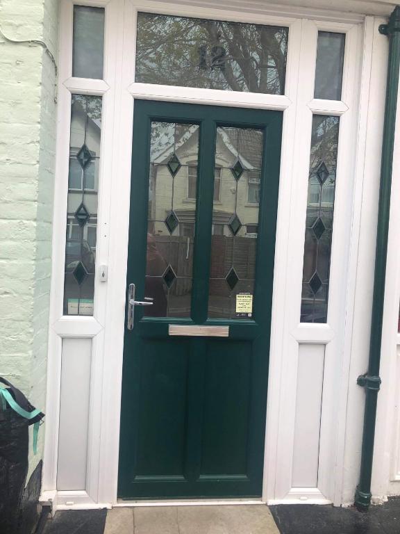 The Seagulls 3-Bed Weymouth exterior