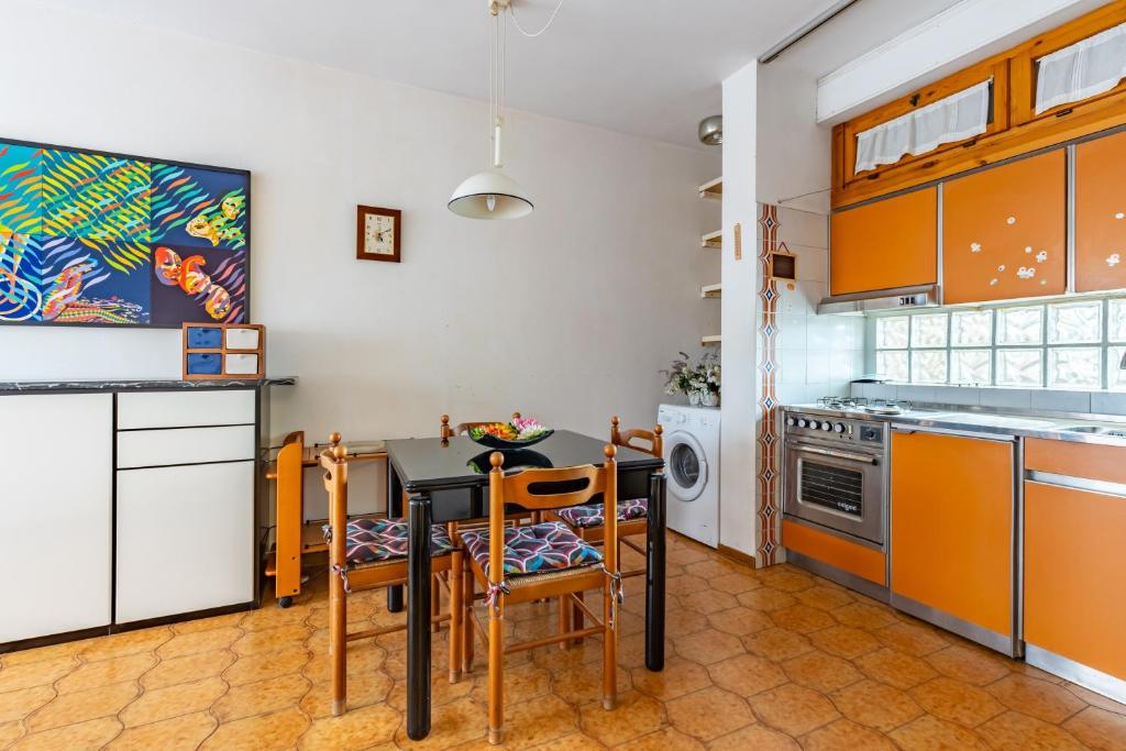 GuestHost - Viareggio Apartment City Garden with Balcony! - 4