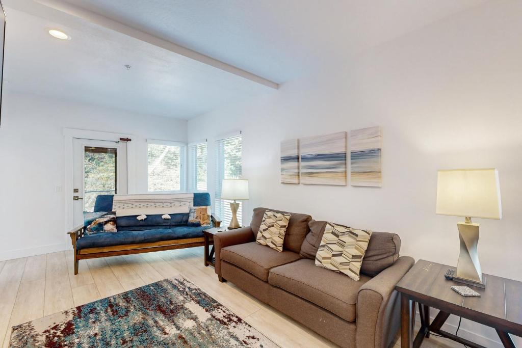 Serenity at Deerhaven #B & #C, Gold Beach