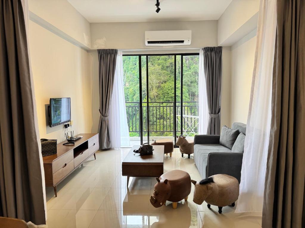 Shared lounge/TV area