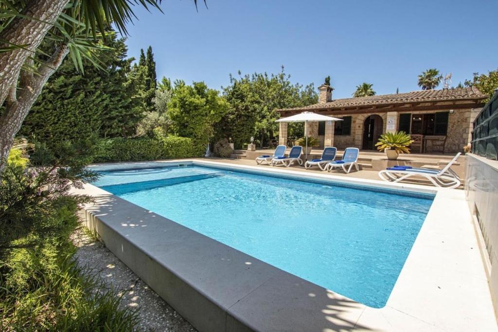 Traditional villa near Pollensa for 4 people by Renthousing - 1