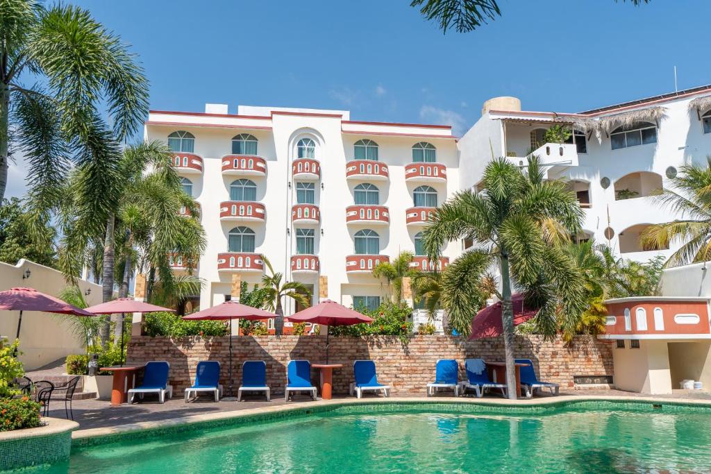 Exterior view, Casa Danna Huatulco in Crucecita