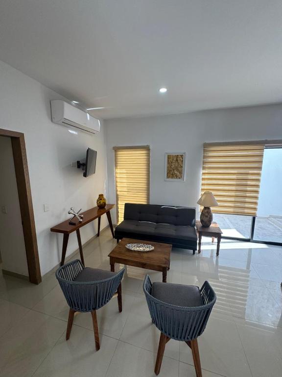 2br 1ba Condo 1 block to ocean Condo 1, Mazatlán