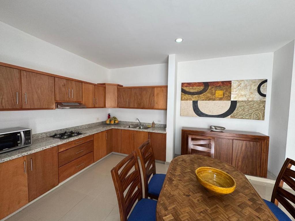 2br 1ba Condo 1 block to ocean Condo 1 - 2