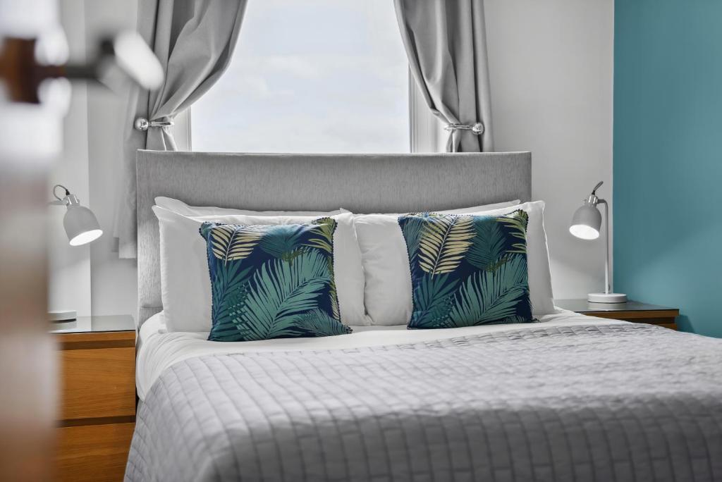 The Pinnacle by Cotels - CENTRAL LOCATION, PARKING, FIBRE WIFI, SMART TV, FULLY EQUIPPED KITCHEN, Northampton