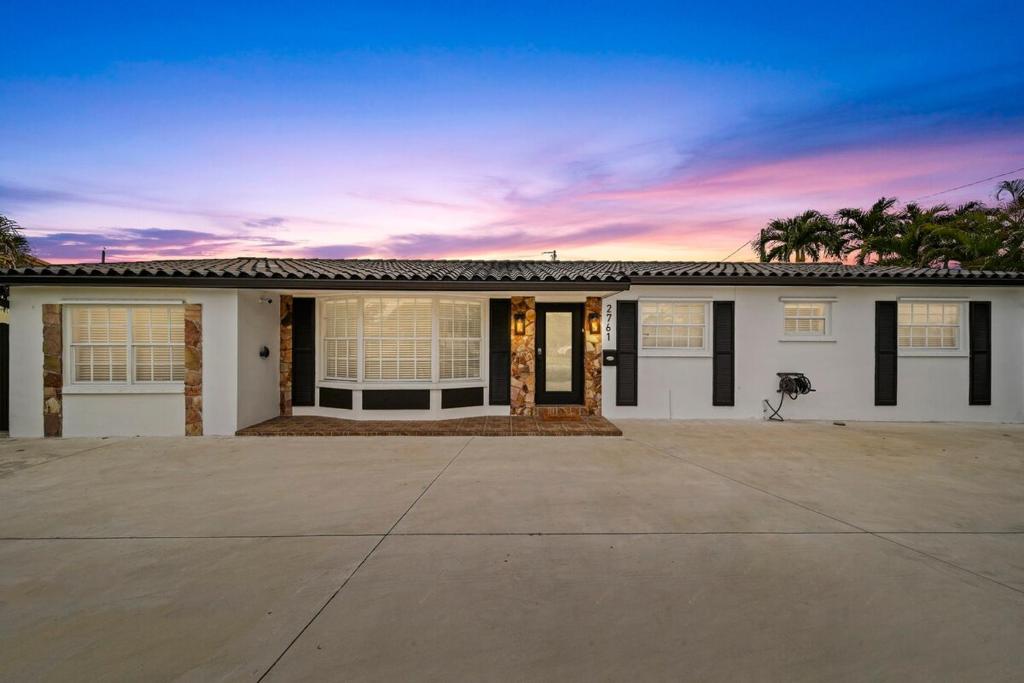 Miami Oasis- Pool & Game Fun, Miami