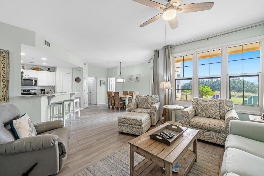 105 East, Gulf Highlands